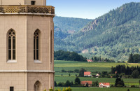 Blick entlang der Johanniskirche zur Burgruine Oybin Foto: Thomas Glaubitz